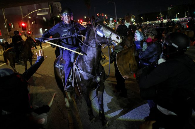 Mounted police clash with protesters at a “No Kings” rally against the Trump administration in Los Angeles, California, on Oct. 18, 2025. One officer fired a crowd-control munition at reporter Lexis-Olivier Ray, who was injured while trying to dodge it.