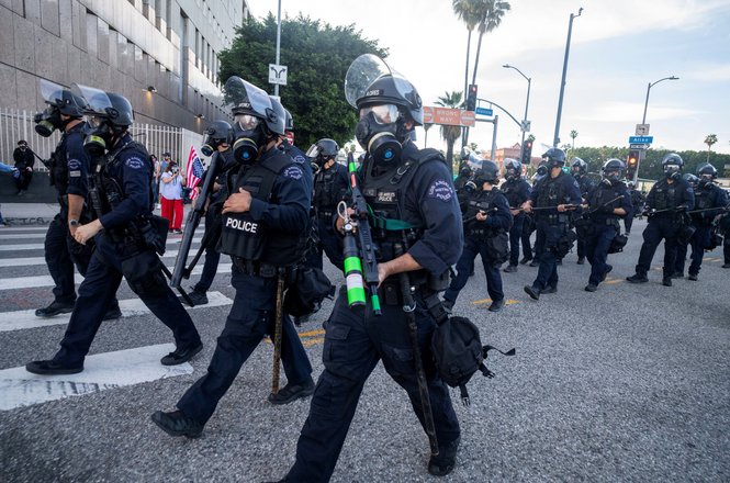 Police clear the street near a federal immigration detention center after a “No Kings” protest against Trump administration policies in Los Angeles, California, on March 28, 2026.