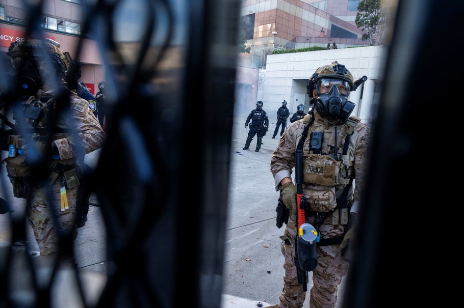 REUTERS / RINGO CHIU