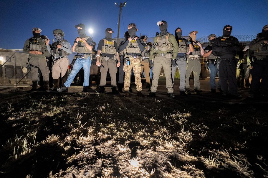 REUTERS / DAVID “DEE” DELGADO