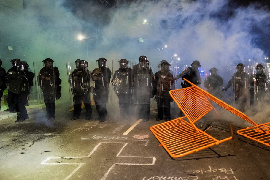 REUTERS / DAVID “DEE” DELGADO