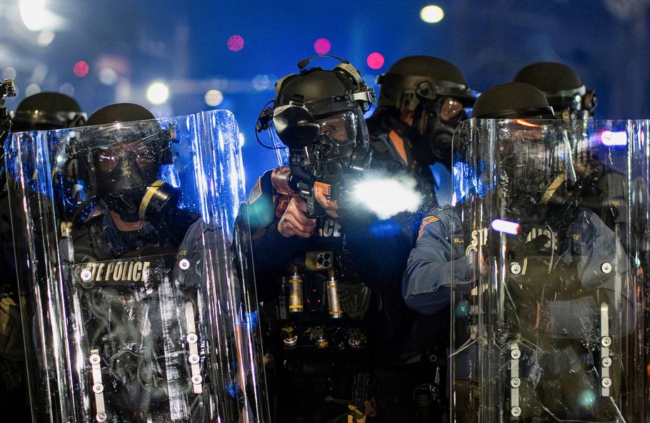 REUTERS / DAVID “DEE” DELGADO