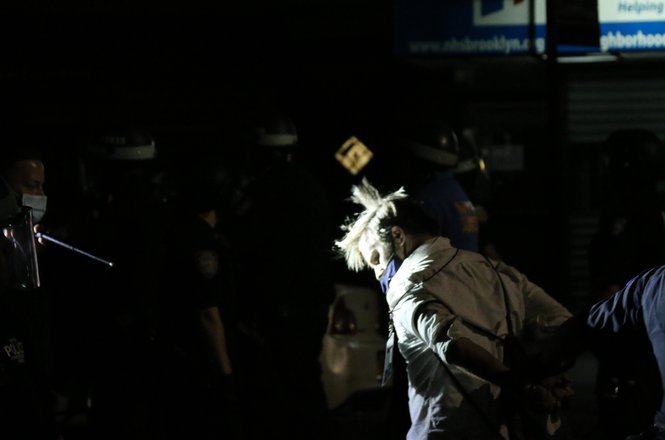 The arrest of HuffPost senior reporter Christopher Mathias during protests in New York on May 30, 2020, was captured by freelance journalist Phoebe Leila Barghouty. (PHOEBE LEILA BARGHOUTY) Mathais_arrest_barghouty.jpeg
