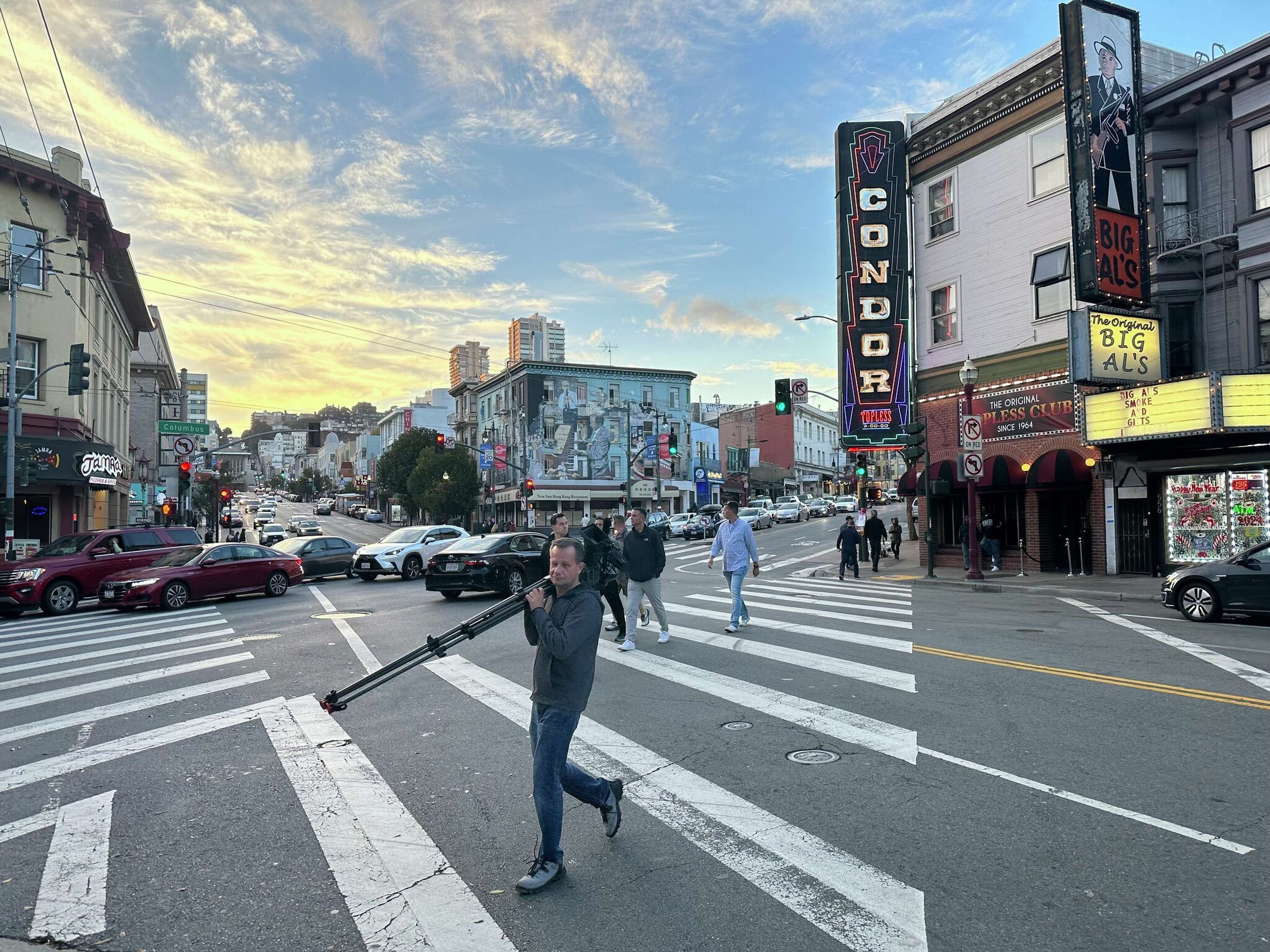 Czech TV cameraman, reporter robbed at gunpoint in San Francisco - U.S