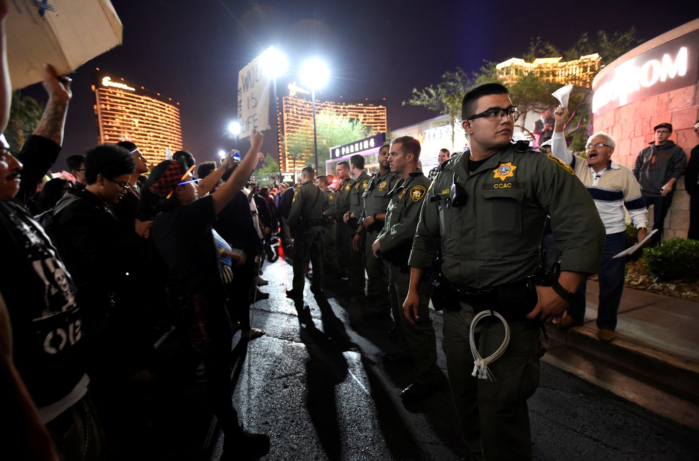 Las Vegas police stand between protesters