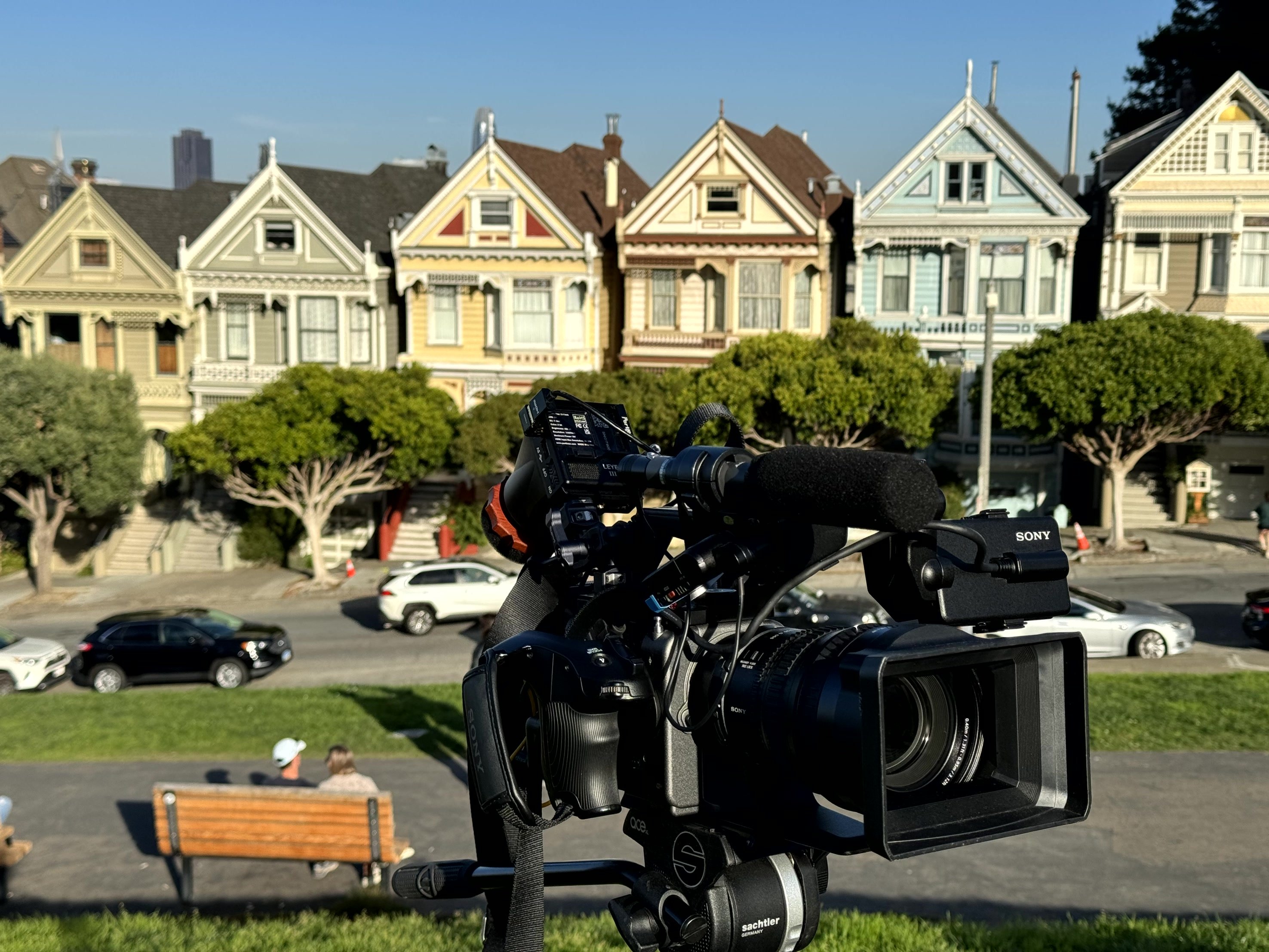 Czech TV reporter, cameraman robbed at gunpoint in San Francisco - U.S
